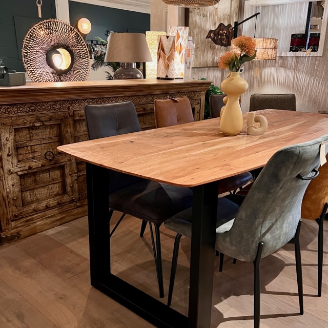 Eettafel acacia hout