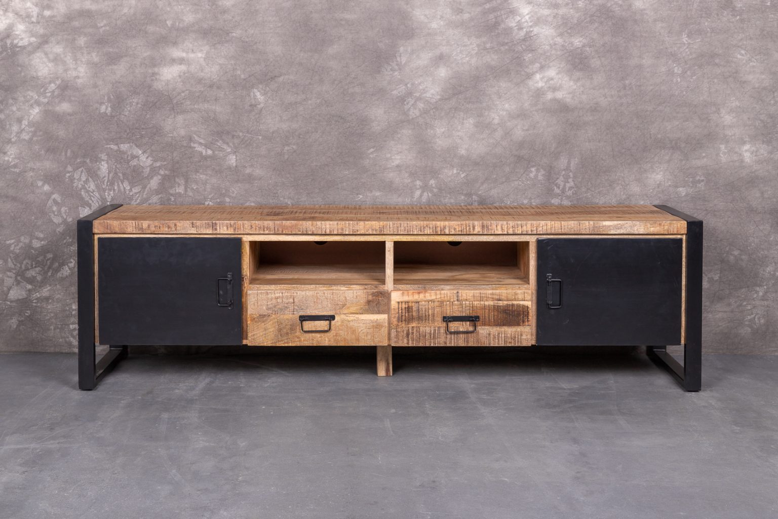 Staal en stijl: alles over het industriële tv meubel - Happy Home