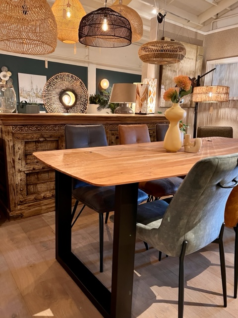 Eettafel Deens design van acaciahout