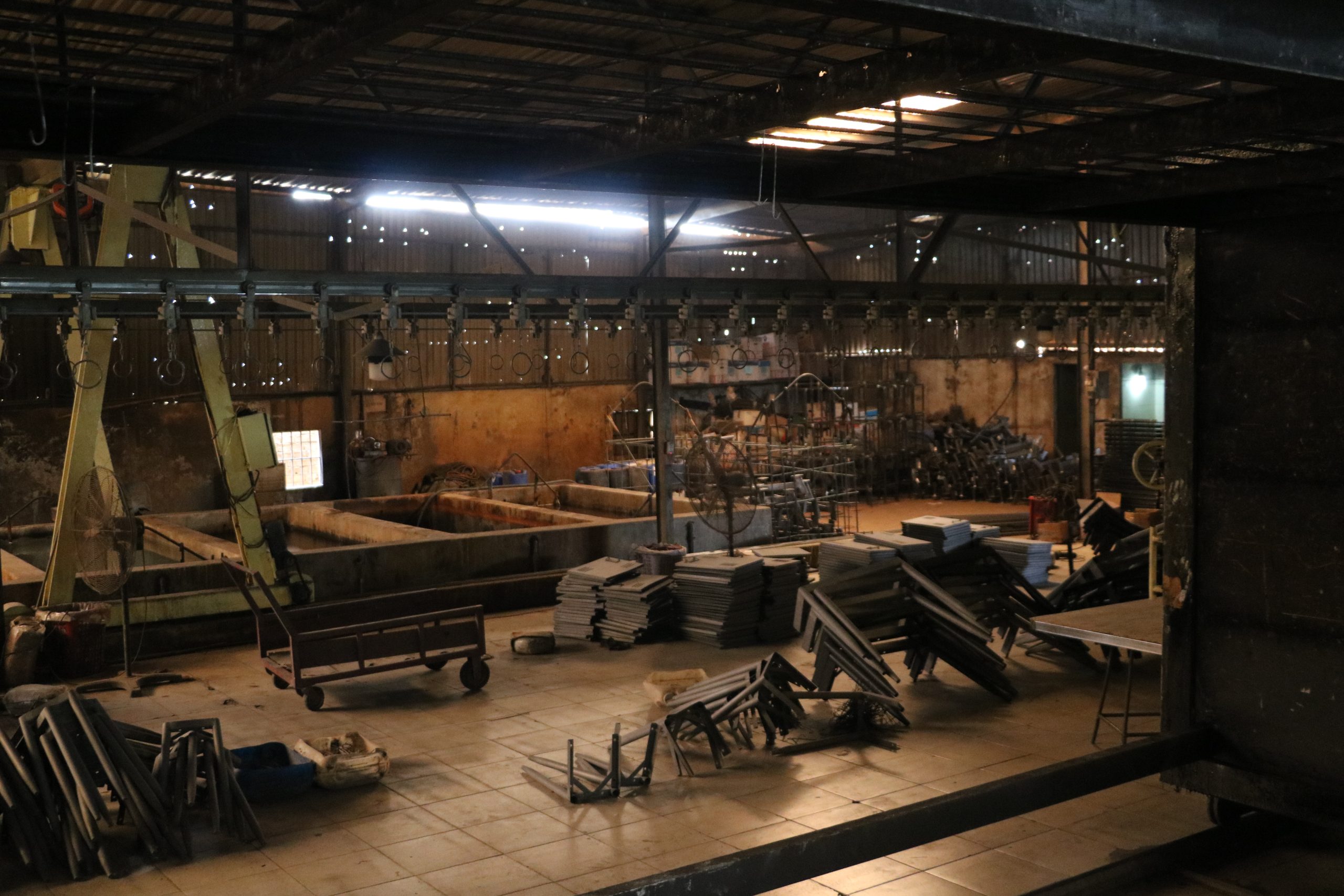 industriële fabriek waar meubelen gemaakt worden