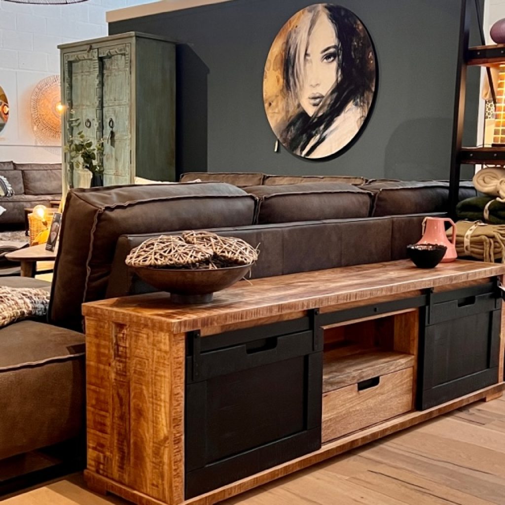 Staal en stijl: alles over het industriële tv meubel - Happy Home